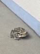 誕生日の翌朝、玄関の前にいたのは――まさかのカエル。